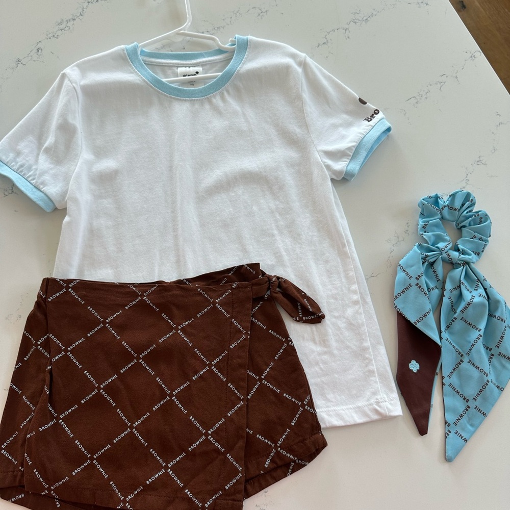 Girls Scouts official Brownie outfit XS / S
